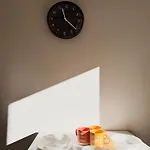 Luminoso Trilocale Vicino Stazione E M3 Rogoredo Ideale Per Lavoro Appartement *