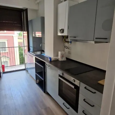 Luminoso Trilocale Vicino Stazione E M3 Rogoredo Ideale Per Lavoro